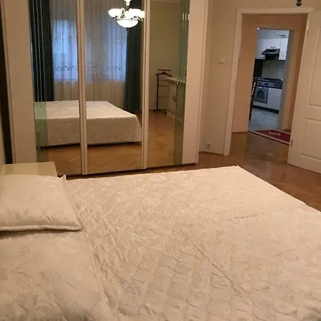 Gabor Pal 1 2 Apartment *